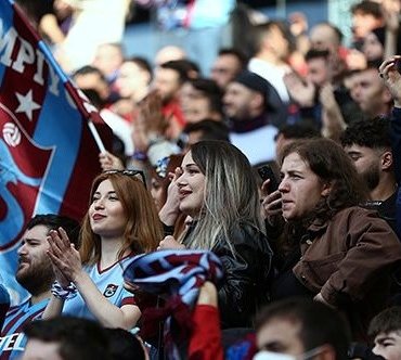 Trabzonspor-Galatasaray maçının biletleri satışa çıkıyor