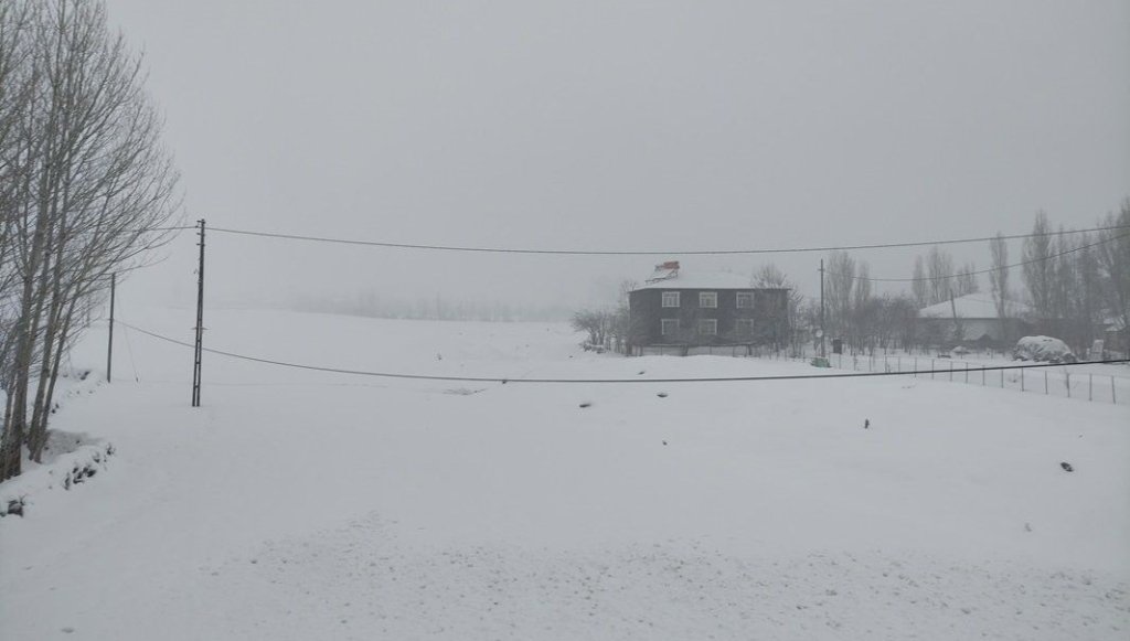 Bingöl ve Şırnak’ta kar nedeniyle 15 yerleşim yerine ulaşım sağlanamıyor