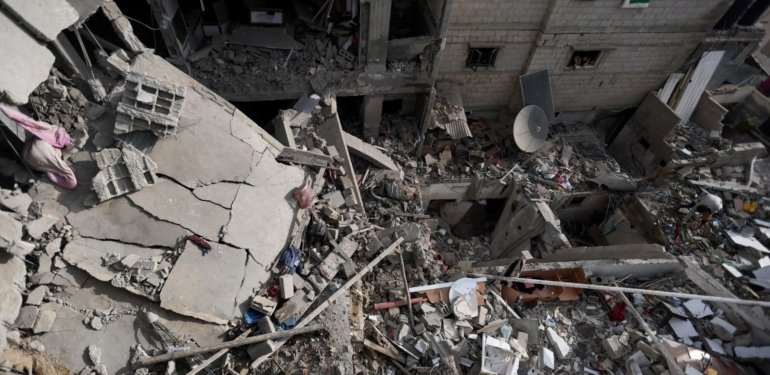 İsrail savaş uçakları Refah’ta bir ailenin evini bombaladı: 19 kişi öldü