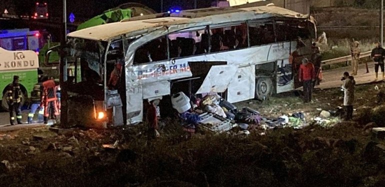 Mersin’deki otobüs kazasında ölen 3 kişinin cenazesi Mardin ve Şırnak’ta defnedildi