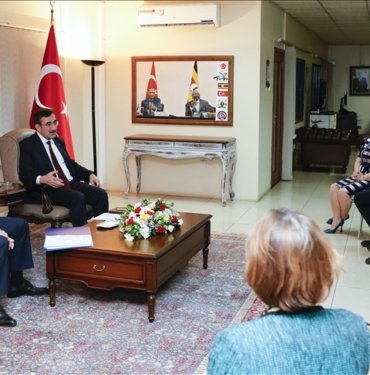 Cumhurbaşkanı Yardımcısı Yılmaz, Uganda’da Türk iş insanlarıyla bir araya geldi