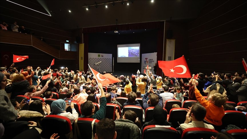 Türkiye’nin ilk uzay yolculuğunu vatandaşlar planetaryumlarda ve bilim merkezlerinde coşkuyla izledi