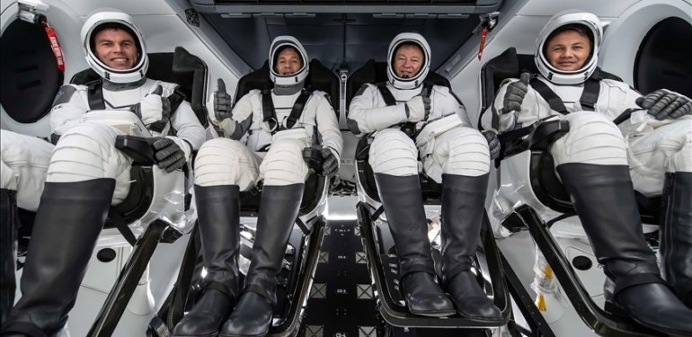 Ekonomiden sorumlu bakanlardan Türkiye’nin ilk astronotu Gezeravcı’ya tebrik mesajı