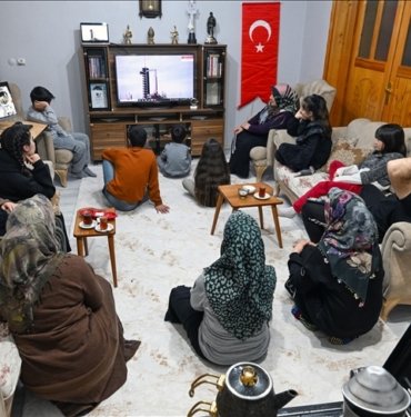 Vatandaşlar Türkiye’nin ilk insanlı uzay görevini heyecanla takip etti