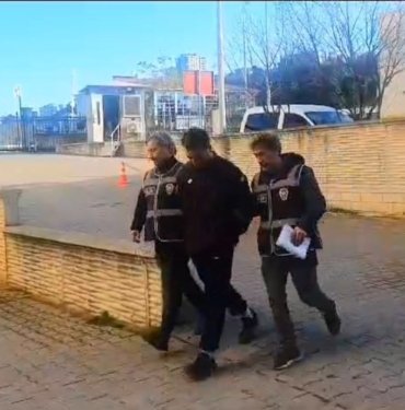 ATM’den para çeken 5 kişiyi yardım etme bahanesiyle dolandırdı