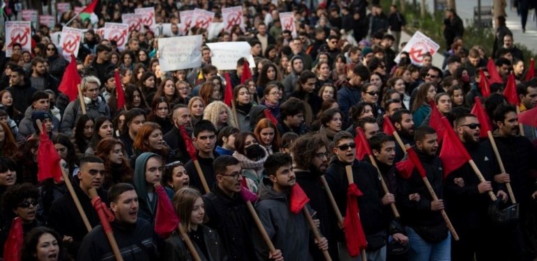 Yunanistan’da öğrenciler özel üniversitelere karşı protesto düzenledi