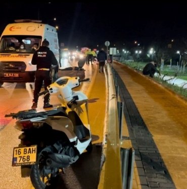 Şiddetli rüzgarın etkisiyle savrulan motosikletli hayatını kaybetti
