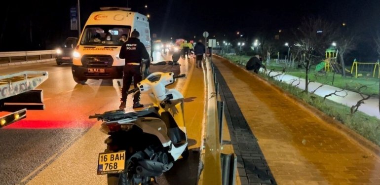 Şiddetli rüzgarın etkisiyle savrulan motosikletli hayatını kaybetti