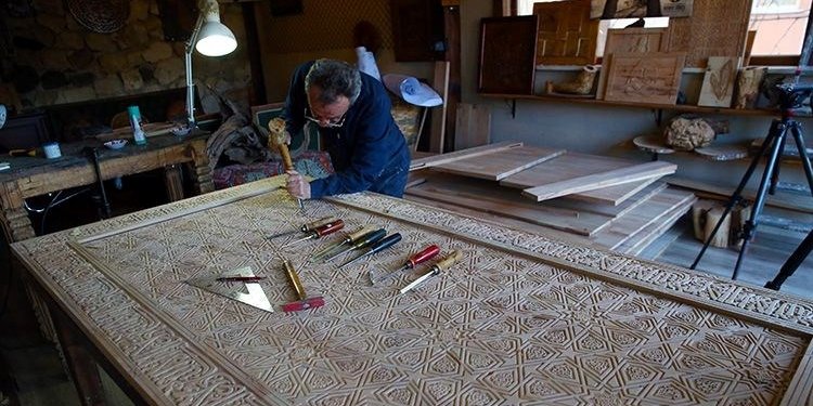 El Hamra Sarayı ile Ulu Cami motifleri aynı panoda bir araya geldi