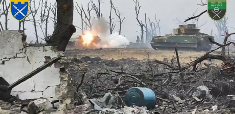Ukrayna’ya ait savaş aracı, Rus zırhlısını imha etti