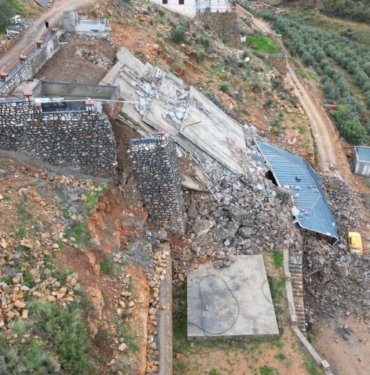 Antalya’da heyelan: 2 katlı ev çöktü
