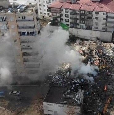 Depremde 52 kişinin öldüğü apartman “yetersiz” çıktı