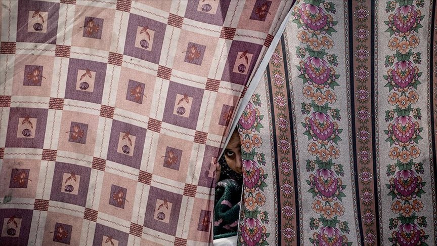 Gazze Şeridi’nde çadır kentlerdeki zor koşullarda Kur’an ve hafızlık eğitimi devam ediyor