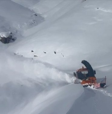 Şırnak’ta Karayolları ekipleri 7/24 karla mücadele ediyor