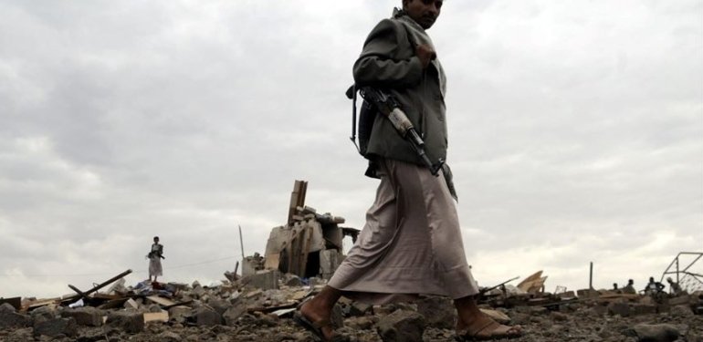 Husiler duyurdu: ABD ve İngiltere Yemen’deki Hudeyde kentine saldırdı