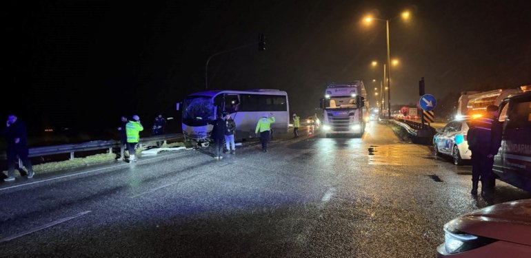 Edirne’de polis servis aracıyla otobüs çarpıştı: 11 kişi yaralandı