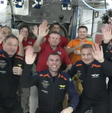 İlk Türk astronot uzayda: Kapsül beklenenden erken kenetlenecek
