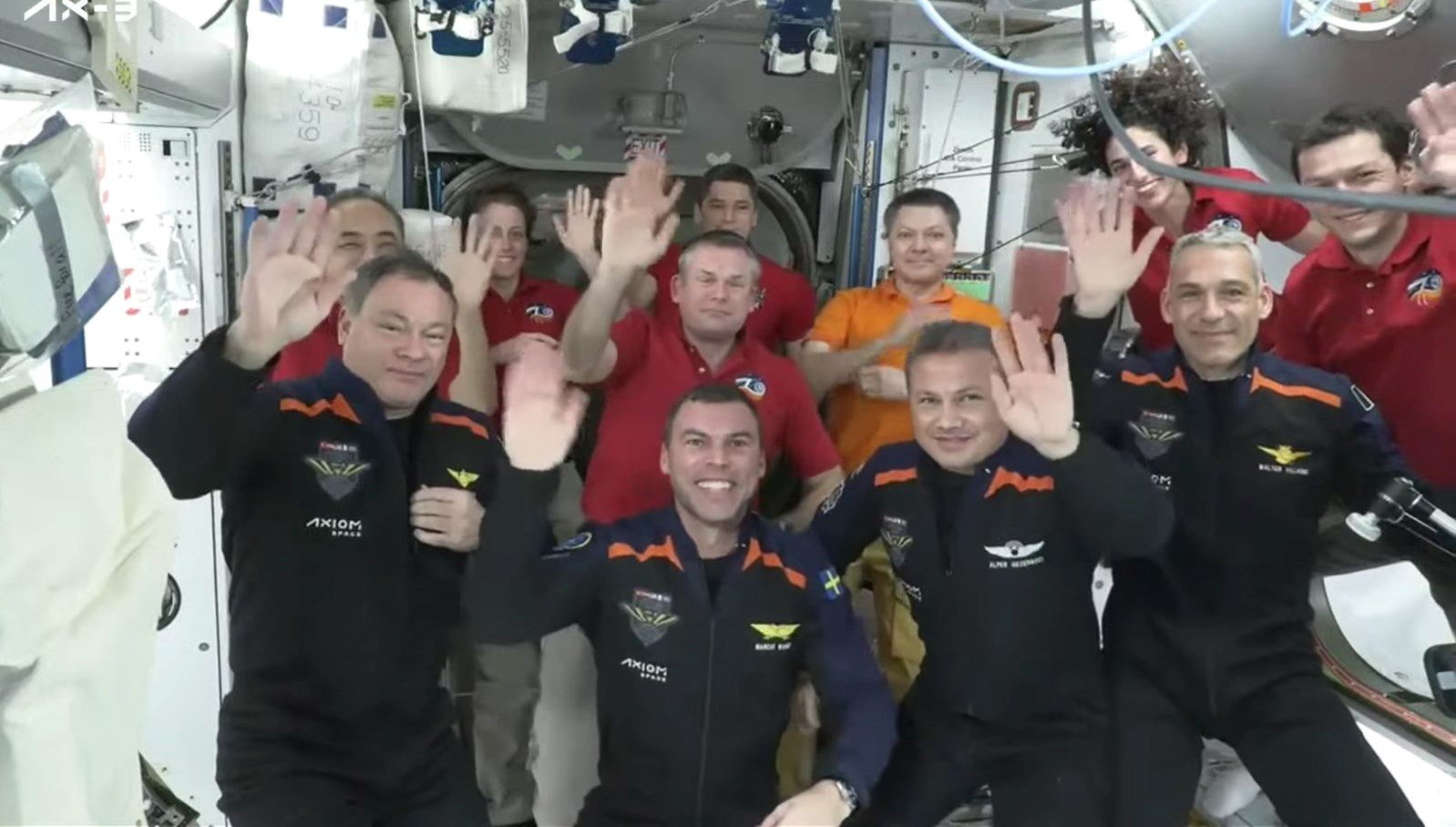 İlk Türk astronot uzayda: Kapsül beklenenden erken kenetlenecek