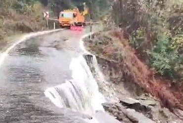 Kastamonu’da heyelan sebebiyle iki ilçenin bağlantısı kesildi