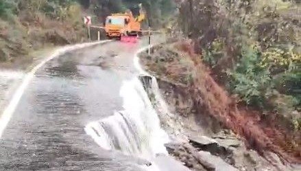 Kastamonu’da heyelan sebebiyle iki ilçenin bağlantısı kesildi