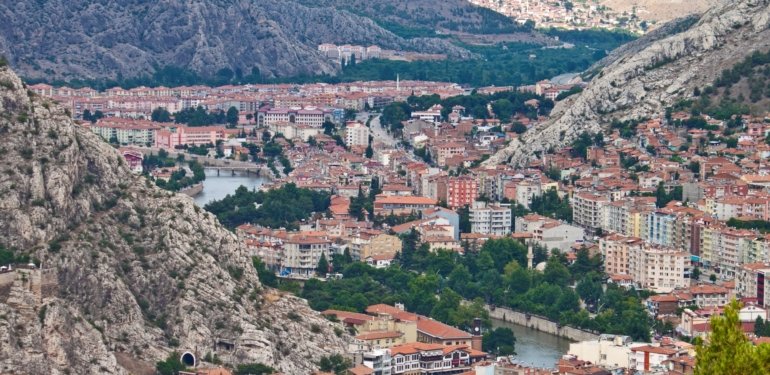 Amasya’da aracında uyuşturucu bulunan zanlı tutuklandı