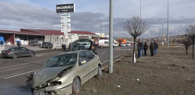 Sivas’taki trafik kazalarında 4 kişi yaralandı