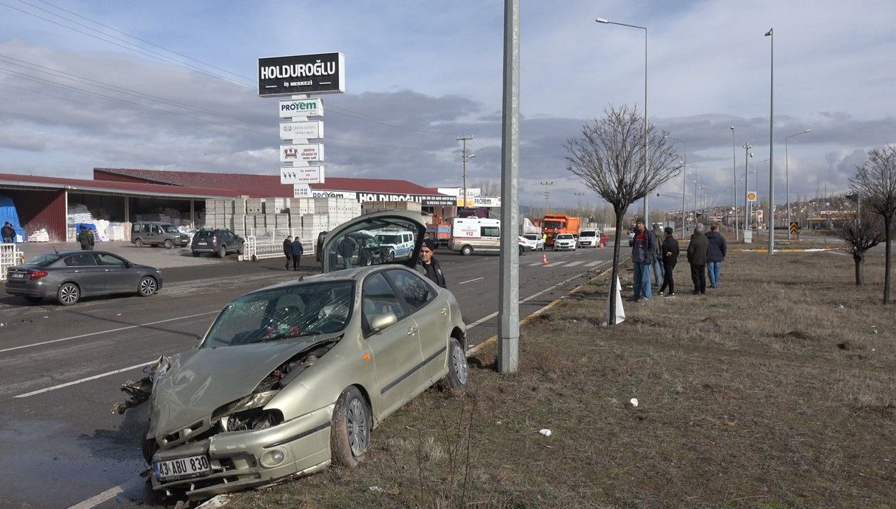 Sivas’taki trafik kazalarında 4 kişi yaralandı