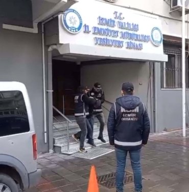 İzmir’de silah kaçakçılığı operasyonu: 2 kişi tutuklandı