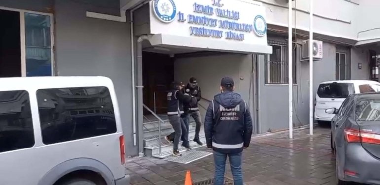 İzmir’de silah kaçakçılığı operasyonu: 2 kişi tutuklandı