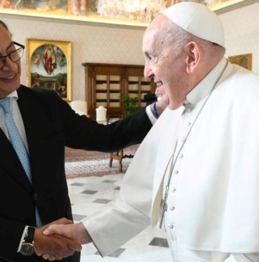 Kolombiya Cumhurbaşkanı Petro, Papa Franciscus ile bir araya geldi
