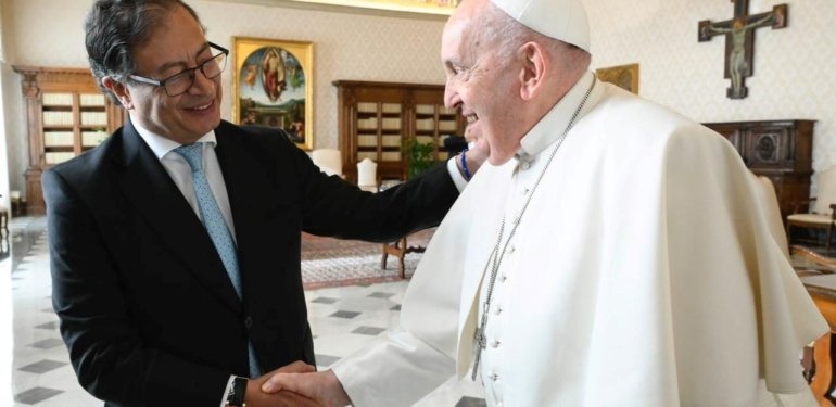 Kolombiya Cumhurbaşkanı Petro, Papa Franciscus ile bir araya geldi