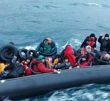 Çanakkale açıklarında 33 kaçak göçmen yakalandı