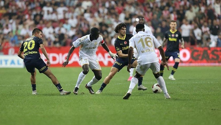 Fenerbahçe, Samsunspor’u konuk ediyor (İlk 11’ler belli oldu)