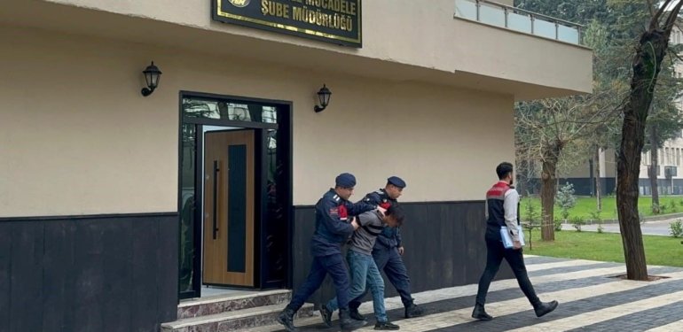 Yurda kaçak girmeye çalışan terör örgütü üyesi yakalandı