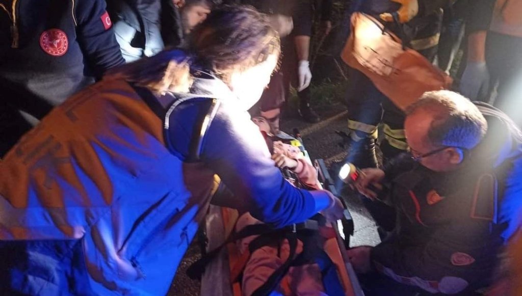 Hatay’da otomobil bahçeye devrildi: 6 kişi yaralandı