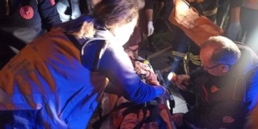 Hatay’da otomobil bahçeye devrildi: 6 kişi yaralandı
