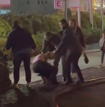 İstanbul’da taksici magandası: Sokak ortasında kadını dövdü