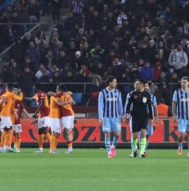 Galatasaray, Trabzon’da zirveyle puan farkını kapadı