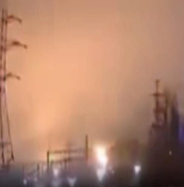 Rusya’da petrol rafinerisinde patlama anı kamerada