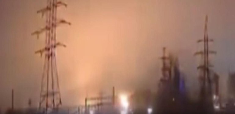 Rusya’da petrol rafinerisinde patlama anı kamerada