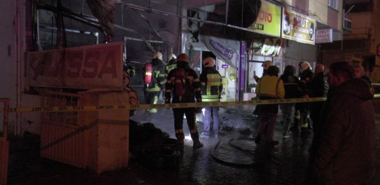 Oto lastik dükkanında yangın