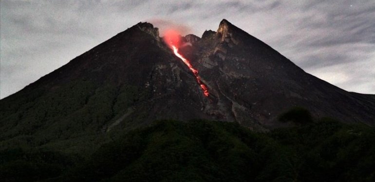 Endonezya’da Merapi Yanardağı yeniden patladı, başka yanardağlar da faaliyete geçti