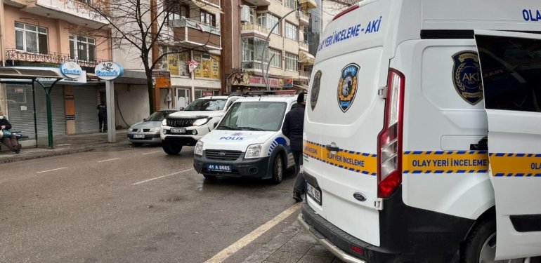 Kadıköy’de evde silahla vurulmuş halde bulunan adam hayatını kaybetti