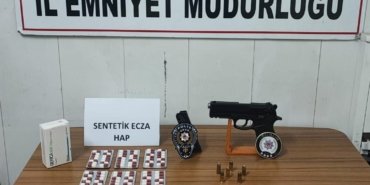 ‘Dur’ ihtarına uymayarak kaçan 2 motosikletli uyuşturucu ve silahla yakalandı