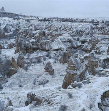 Kapadokya’nın manzarasına kar güzelliği eklendi