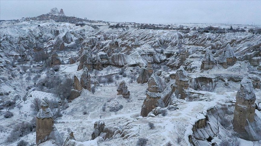 Kapadokya’nın manzarasına kar güzelliği eklendi