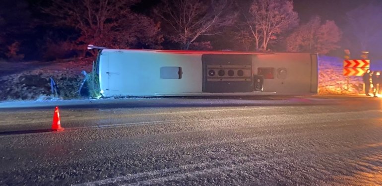 Kütahya’da yolcu otobüsü devrildi: 18 yaralı
