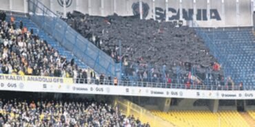 Tribünler doldu