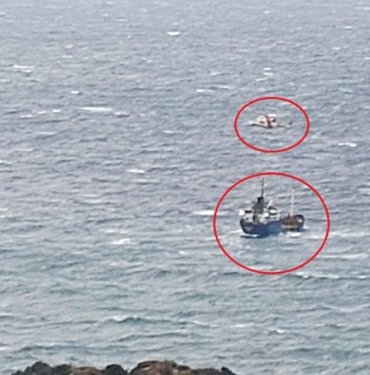Denizde can pazarı: Sürüklenen geminin mürettebatı helikopterle kurtarıldı