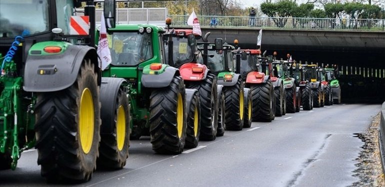 Fransa’da çiftçilerin yol kapama eyleminde 1 kişi öldü